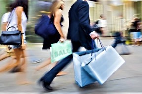 DOKUMENT: Nakupuj, kým nepadneš / Shop Till You Drop