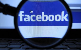 Samozvaní udavači nekorektních příspěvků na internetu vystupují ze stínu