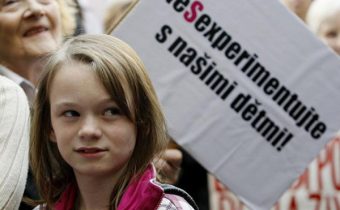 Sexuální výchova ve školách. Co je náročné téma pro dospělé, je tlačeno do dětí.