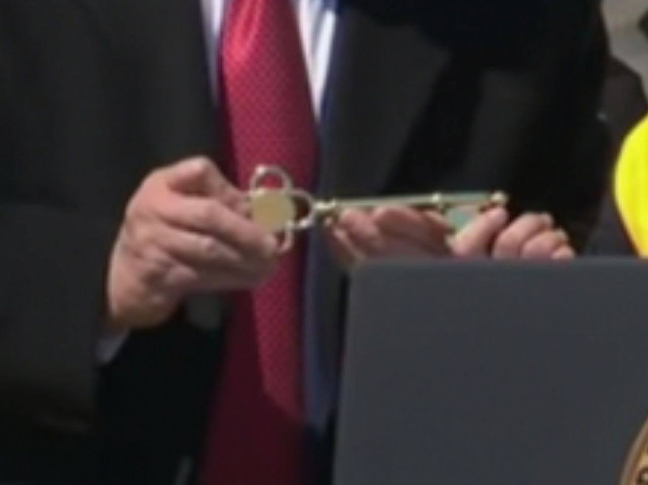 Na obrázku môže byť jedna osoba alebo viacerí ľudia