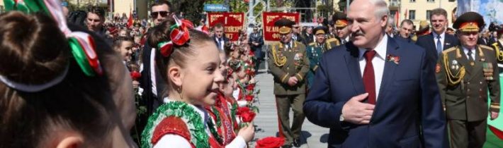 Lukašenko šikovne rozohráva svoje karty