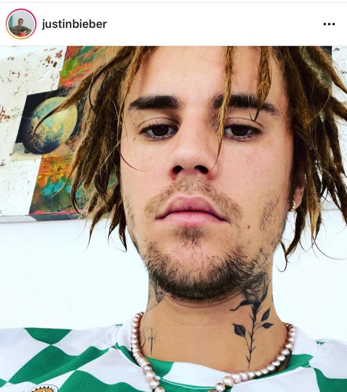 Na obrázku môže byť 1 osoba a text, v ktorom sa píše „justinbieber“