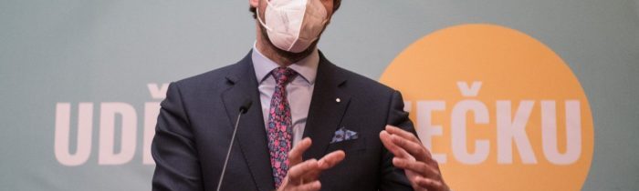PROČ DRÁŽDÍ HADA BOSOU NOHOU?