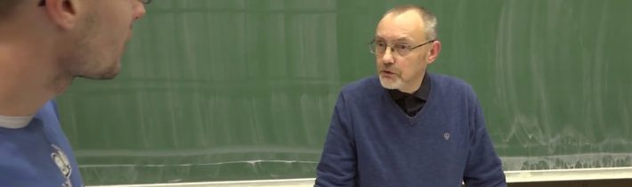 Jiří Podolský – Nejkrásnější z teorií – DISKUSE (MFF-PMF 21.12.2017)