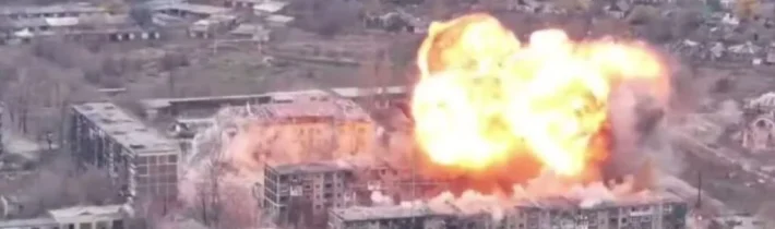 APOKALYPSA! Ruské třítunové bomby FAB-3000 dopadají na Mirnograd, ukrajinská obrana se hroutí, brzy se už nebude mít kdo vzdát (Videa 18+)