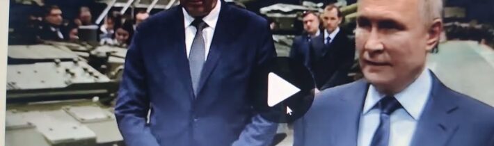 Putin se směje Zelenskému jak umlčuje milióny Ukrajinců, mluvících rusky; jeho nátlak zažehl bouři..