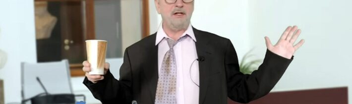 Bývalý premiér Petr Fiala si dal svařák pravdy a nebral si servítky. Vyslal jasné signály. ~ NESPOKOJENÝ