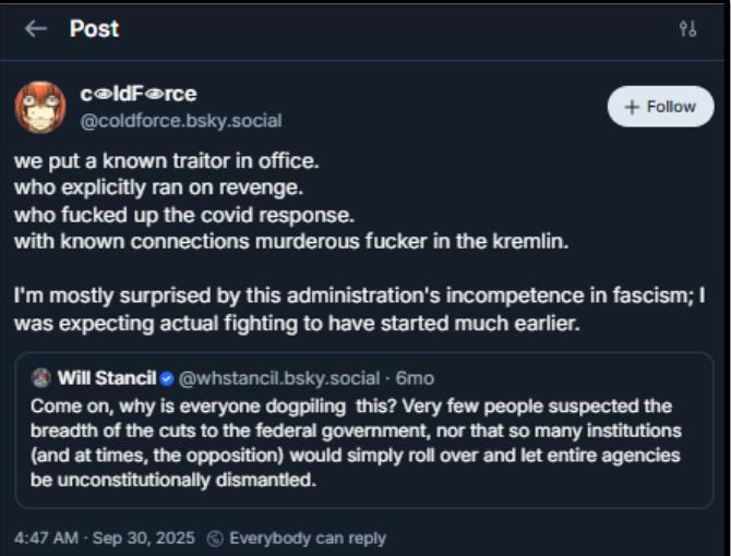Příspěvky na sociálních sítích kritizující vládní vedení, zdůrazňující vnímanou neschopnost při zvládání COVID-19 a spojení s kontroverzními osobnostmi, se zaměřením na politické komentáře.