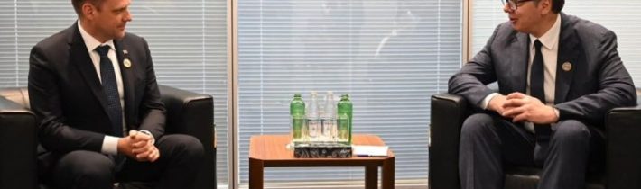 Srbský prezident Aleksandar Vučič sa v pondelok v azerbajdžanskom Baku pri príl…