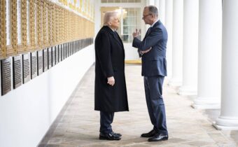 Trump sa predsa len rozhodol znížiť vojenskú prítomnosť v Európe