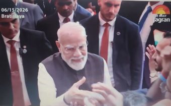 Předseda indické vlády Narendra Modi byl srdečně přivítán na Slovensku tradičním chlebem a solí…