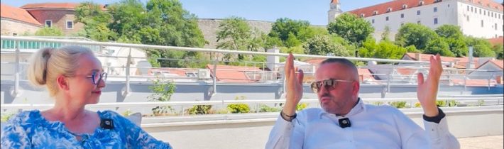 Vladimír Pčolinský: Michal Šimečka mi pripomína necvičiaceho na telesnej v červených trenírkach