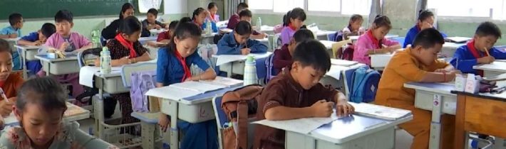 Čínské a myanmarské děti spojuje škola na hranici. Příběh přátelství Paukphaw inspiruje celou oblast