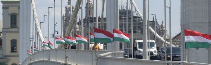 Budapešť: Válka vlajek se vyostřuje, duhové prapory nahradila národní trikolóra – Konzervativní noviny