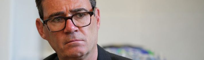 The Spectator: Víťazstvo Andyho Burnhama Británii nič dobré neprinesie