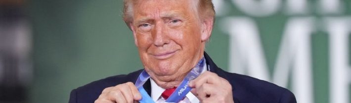 Donald Trump sa odvolal proti odstráneniu svojho mena z názvu Kennedyho centra….