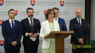 Jedna jednotka neschopnosti kritizuje druhú jednotku neschopnosti – Zástupcovia …