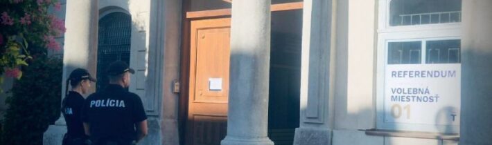 Dnes o 7.00 hod. sa na celom Slovensku otvorili hlasovacie miestnosti pre refer…