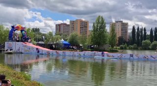 U nás na Jazere  Red Bull Tandem Splash je ‚šaľena‘ cyklisticko-vodná súťaž, kto…