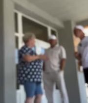Tak od srdca tomu teplošovi pani povedalaNa konci mu začala nakladať a ten teplo…