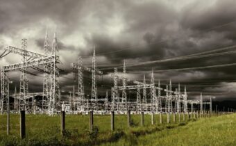 Politické prepojenia slovenskej energetickej elektrizačnej sústavy ako rodinkárskej chobotnice