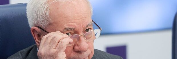 Nikolaj Azarov: Protikorupčné orgány nahromadili kompromitujúce materiály na Zelenského