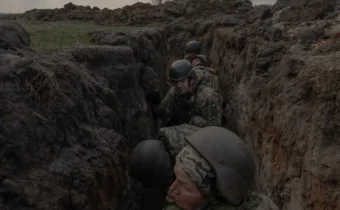 Business Insider: Ukrajinskí vojaci umierajú v zákopoch, aby sa v NATO mohli poučiť z ich skúseností