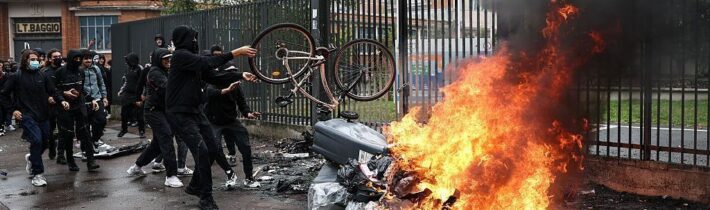 BBC: Stovky zatknutých na protestoch vo Francúzsku