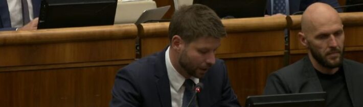 Predseda PS Michal Šimečka navrhol, aby sa predradil na úvod schôdze bod o odvo…
