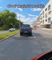 A vy ľudia platíte na benzínkach skoro 2 eura za to, aby sa takýto mohli mať dob…