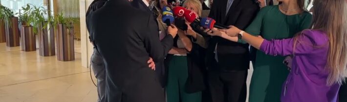 Slyško odpovedá novinárom ako bude hlasovať
