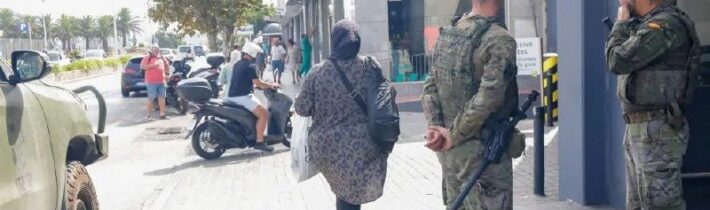 Vojaci chránia školy a vysoké školy v španielskej Ceute na pozadí migračnej krí…
