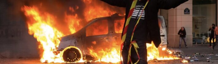 Francúzska vláda nasadí do ulíc armádu, aby potlačila protesty