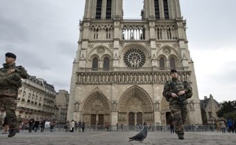 Nové informácie o útoku v Paríži: Útočník z Notre-Dame prisahal vernosť Islamskému štátu