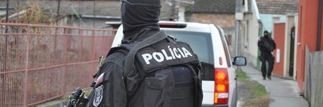 Polícia v nasadení. Evakuuje sa nákupné centrum v Petržalke