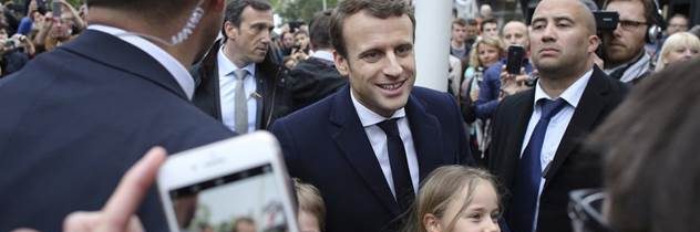 Mladý krásny Macron… Bábka bohatých, padlo. Stane sa z Francúzska peklo? Čo príde?