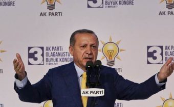 Erdoganovu stranu čakajú zásadné zmeny