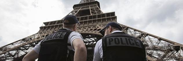 Francúzsko čaká krvavý kúpeľ. Terorista z Champs Élysées pred útokom upozornil médiá