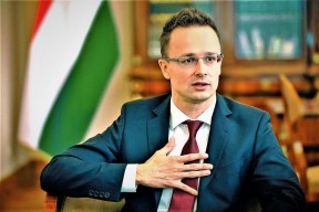 Maďarský šéf diplomacie obvinil EÚ z pokrytectva