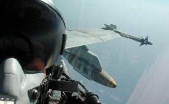 Pentagon odpovídá: „Američtí piloti, zaútočí-li na ně Rusové, se budou bránit“