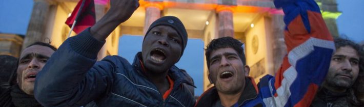 Nemecko zreviduje 100 000 žiadostí o azyl
