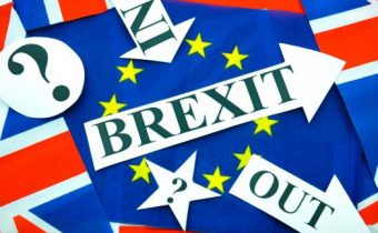 Budou po Brexitu občané EU moci čerpat ve Velké Británii dávky?