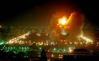 „Bombardování NATO v Jugoslávii vydláždilo cestu pro milión civilních obětí po celém světě“