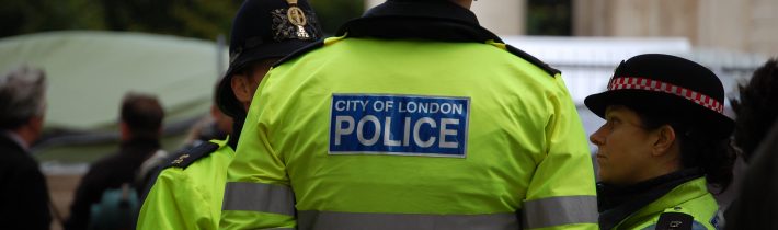 Průzkum odhalil, že většina Britů si myslí, že policie ztratila nad ulicemi kontrolu