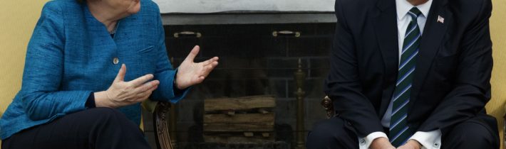 Merkelová kritizuje Washington za nové sankcie proti Rusku