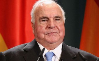 Kohl by nikdy nedovolil vojnu v Juhoslávii, Merkelová len plní príkazy NATO