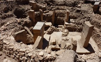 Boží mágové a nejúžasnější naleziště na světě: rytiny na kamenném pilíři v Göbekli Tepe prozradily, že zemi 11 000 let př. n. l. zasáhla kometa