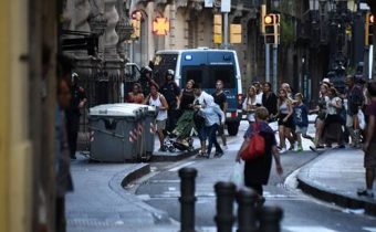 Španielska polícia stále pátra po jednom z členov teroristickej skupiny. O koho ide, odmieta spresniť