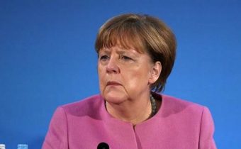 Prieskum: Merkelová začína strácať náskok