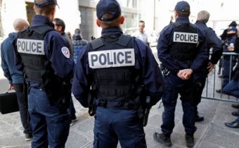 Na předměstí Paříže byli zatčeni tři Afričané kvůli kanibalismu